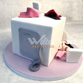 W13.c HOUSEWIFE - Women Birthday Cakes - WILTON PATISSERIE
